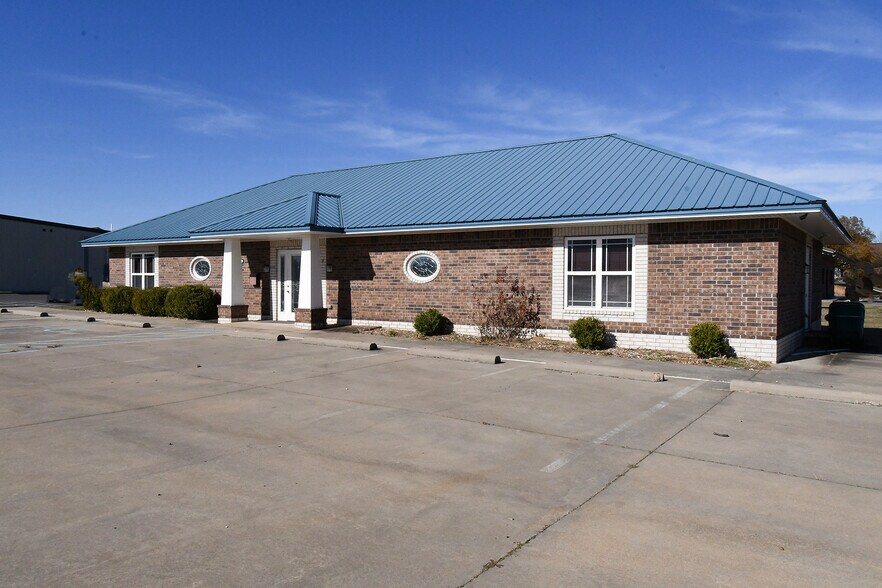 More Photos Of 455 W Ruth Ave, Sallisaw Office For Sale