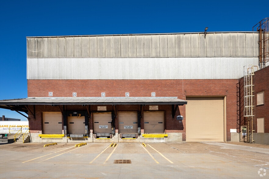 More Photos Of 101 Rochester Dr, Louisville Industrial For Lease