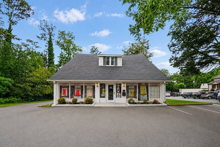 Primary Photo Of 9010 Main St, Woodstock Freestanding For Sale