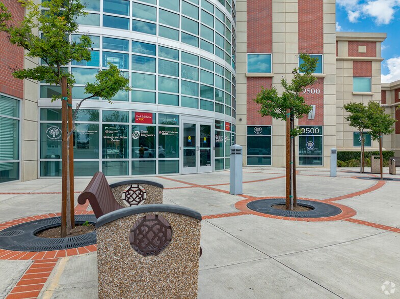 More Photos Of 9450-9500 Stockdale Hwy, Bakersfield Medical For Lease