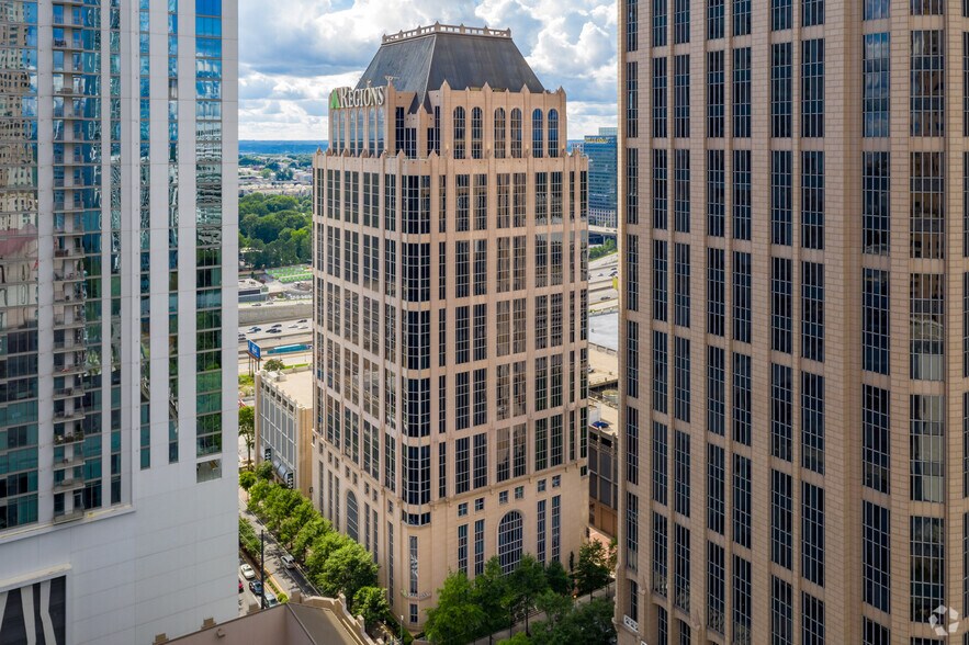 More Photos Of 1180 W Peachtree St NW, Atlanta Office For Lease