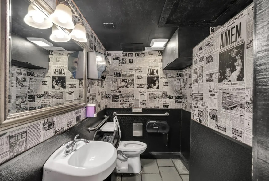 More Photos Of 205 Bourbon St, New Orleans Restaurant For Lease