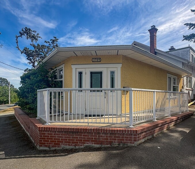 Primary Photo Of 3789 Quadra St, Victoria Office For Lease
