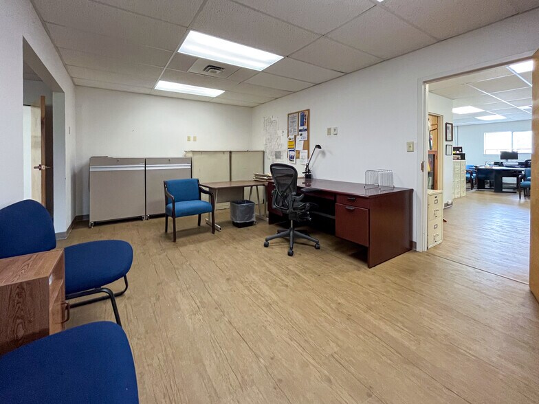 More Photos Of 790 Colleen St, Helena Office For Sale