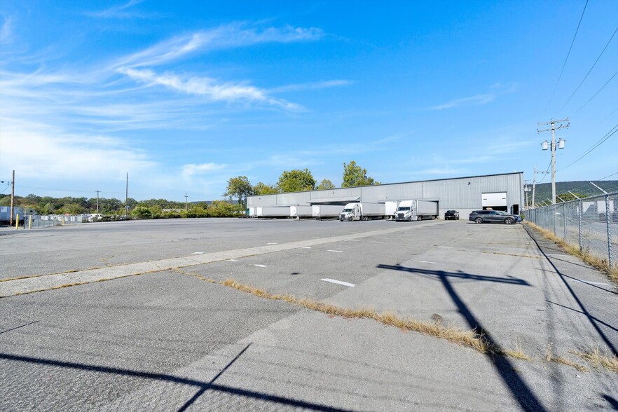 More Photos Of 280 Grand St, Hamburg Warehouse For Sale