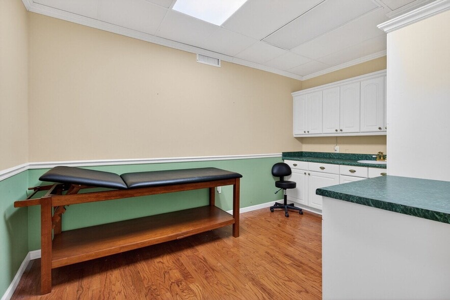 More Photos Of 2039 Indian Rocks Rd, Largo Medical For Sale