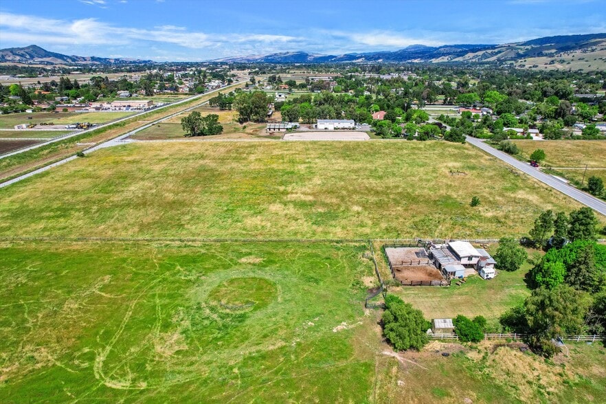 More Photos Of 12385 Columbet ave, San Martin Land For Lease