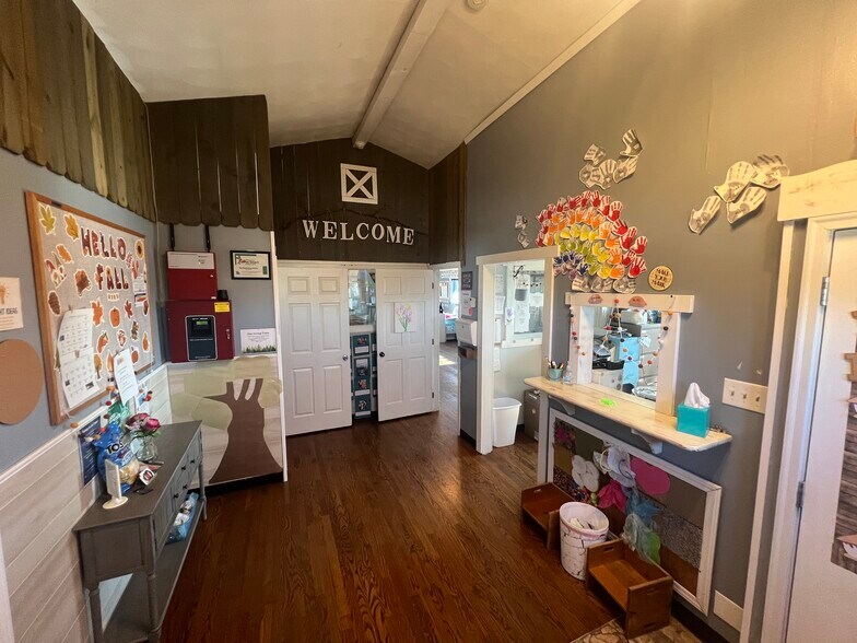 More Photos Of 3774 Hess Rd, House Springs Storefront Retail Office For Lease