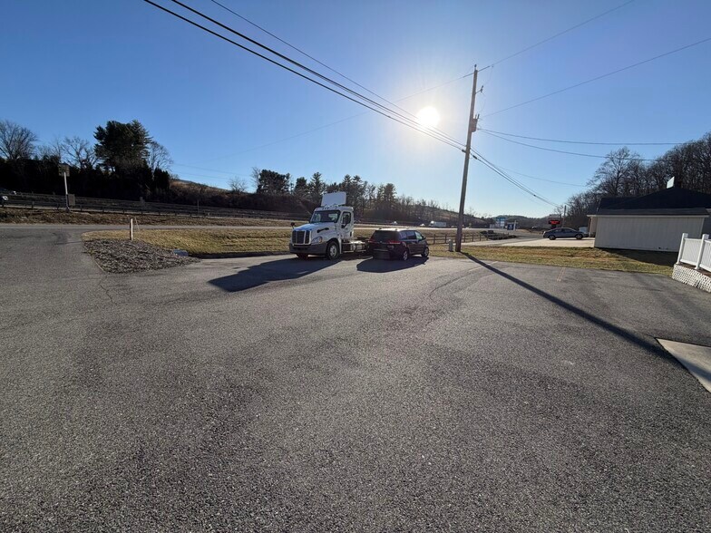 More Photos Of 602 E Lee Hwy, Wytheville Freestanding For Sale