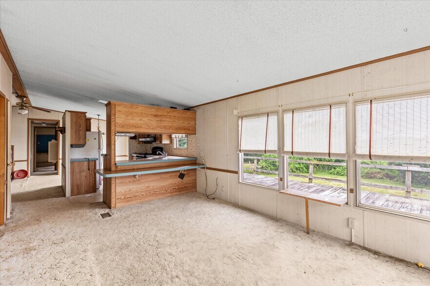 More Photos Of 333 Newcomer Rd, Windsor Veterinarian Kennel For Sale