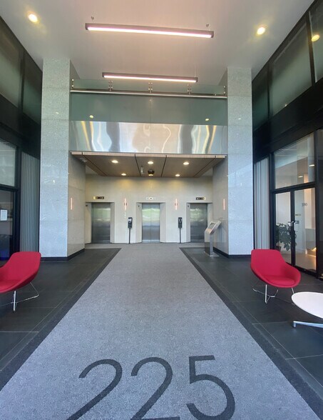 More Photos Of 225 Duncan Mill Rd, Toronto Office For Lease