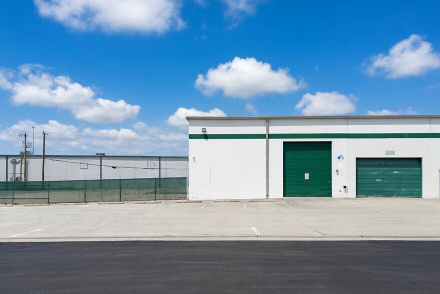 More Photos Of 7436 Tower St, Fort Worth Manufacturing For Sale