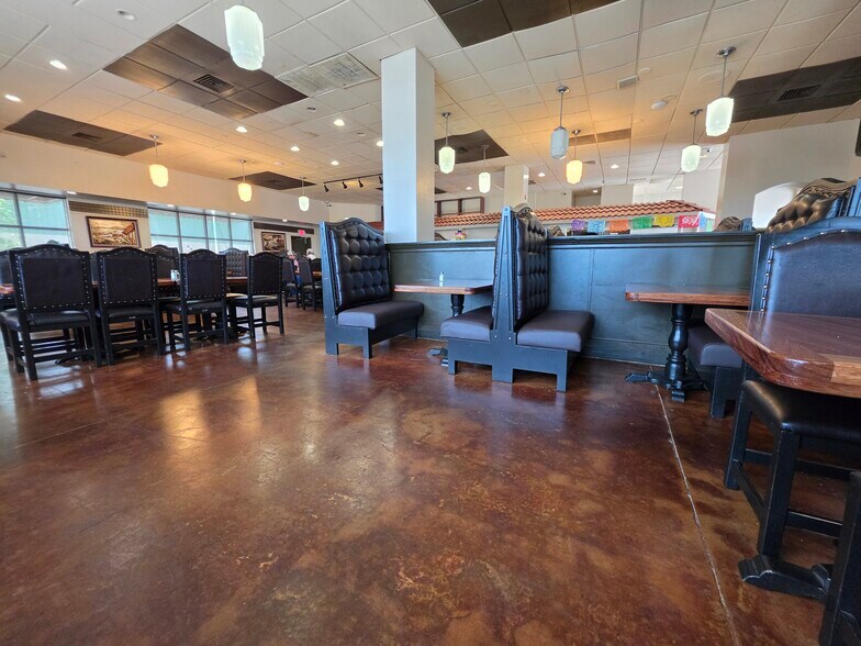 More Photos Of 2813 W Walnut St, Rogers Restaurant For Sale