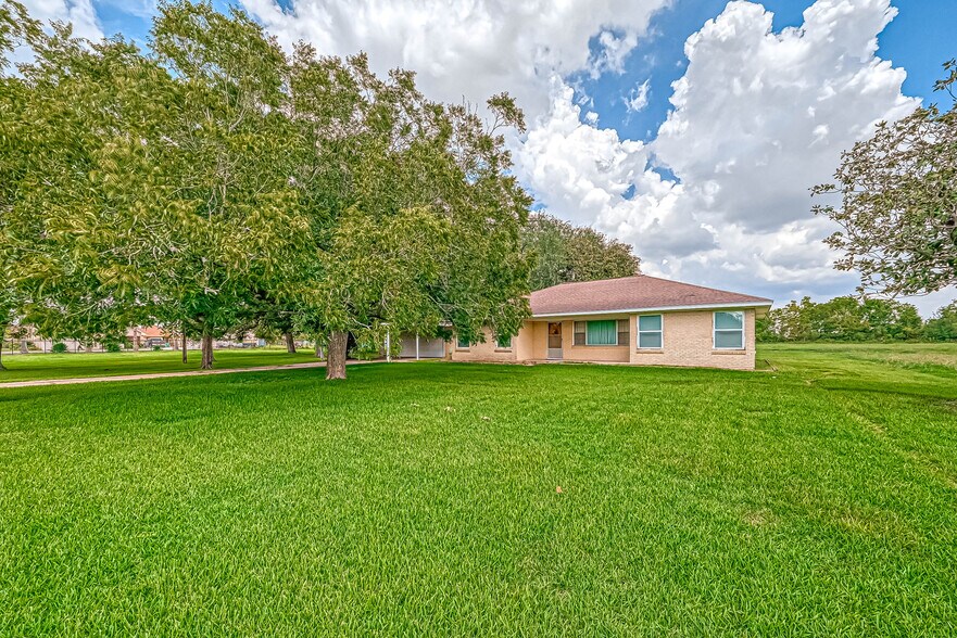 More Photos Of 8713 Wayfarer Ln, Houston Loft Creative Space For Sale