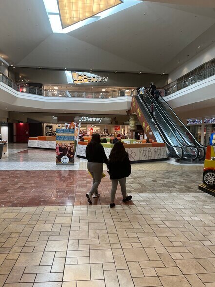 More Photos Of 1420 Travis Blvd, Fairfield General Retail For Lease