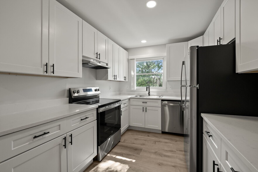 More Photos Of 15925-15929 W 11 Mile Rd, Southfield Apartments For Sale