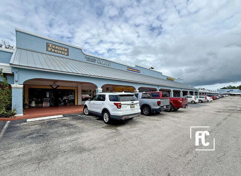 More Photos Of 2821 SE Ocean Blvd, Stuart Unknown For Lease