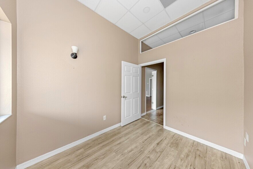More Photos Of 655 N Indiana Ave, Englewood Medical For Sale