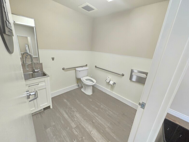 More Photos Of 8237 Rochester Ave, Rancho Cucamonga Medical For Lease
