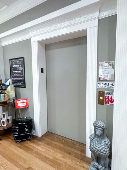 More Photos Of 540 Cortland Dr, Lake Zurich Storefront For Sale