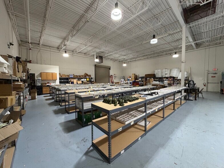 More Photos Of 400 E Arrowhead Dr, Charlotte Warehouse For Lease