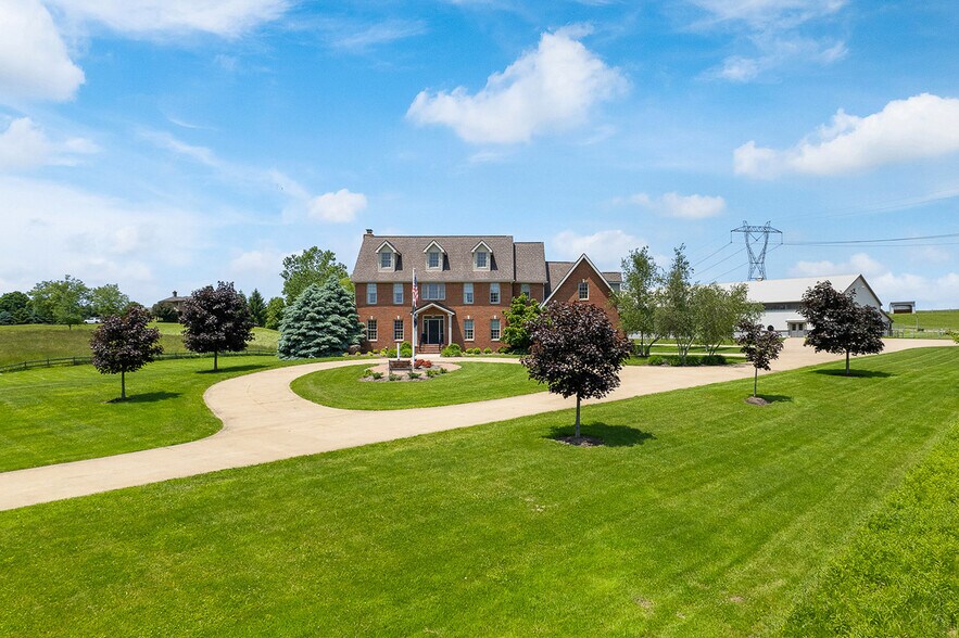 More Photos Of 5495 Meese Rd NE, Louisville Sports And Entertainment For Sale