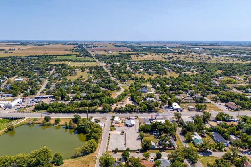 More Photos Of 1119 N Main St, Taylor Convenience Store For Sale