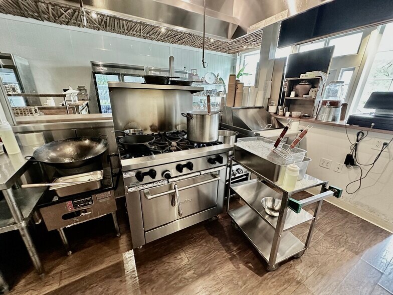 More Photos Of 3 Strickland Rd, Cos Cob Freestanding For Lease