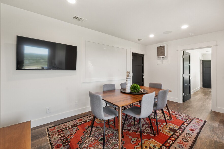 More Photos Of 602 Steve Hawkins Pky, Marble Falls Storefront Retail Office For Lease