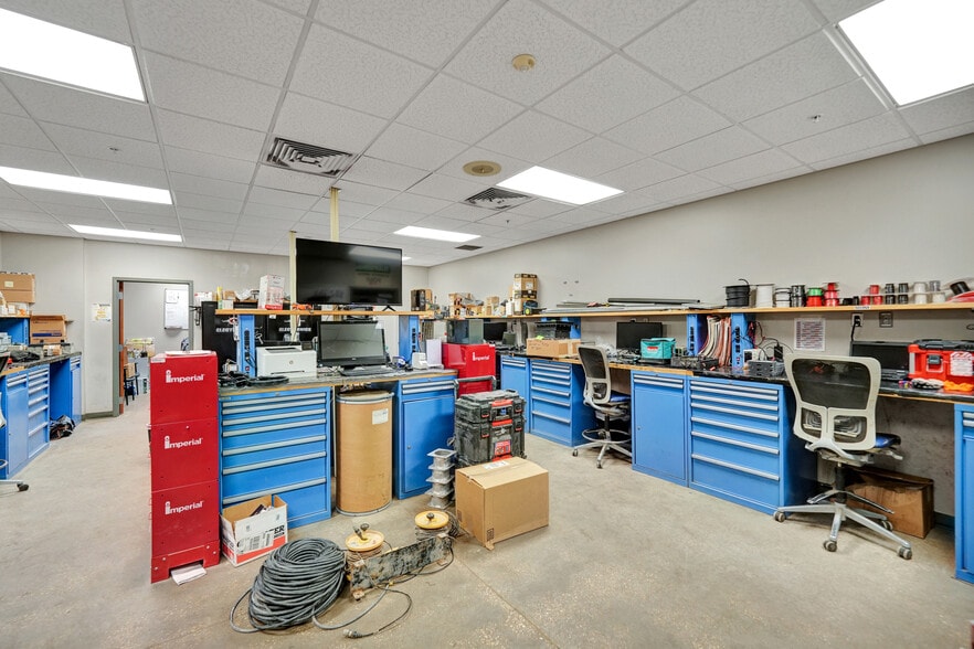 More Photos Of 7104 W County Road 116, Midland Warehouse For Lease