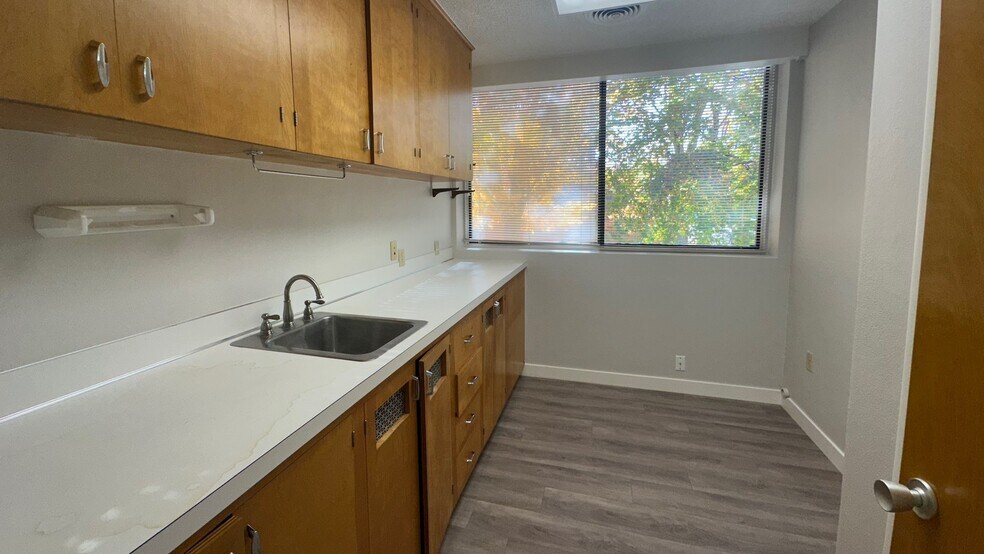 More Photos Of 1717 Olympia Way, Longview Office For Lease