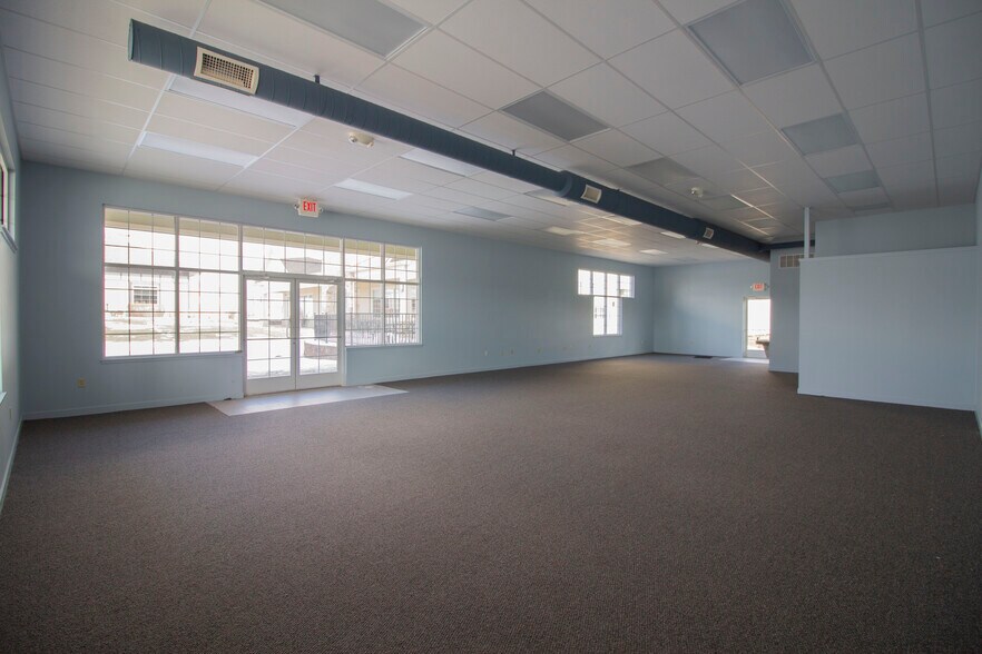 More Photos Of 8842 32nd st, Richland Storefront For Lease