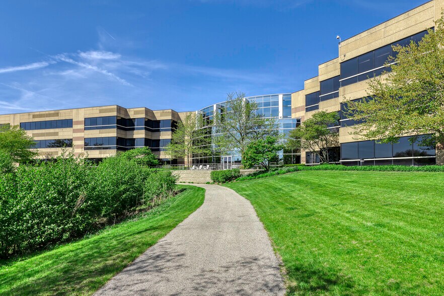 Primary Photo Of 544 Lakeview Pkwy, Vernon Hills Office For Lease
