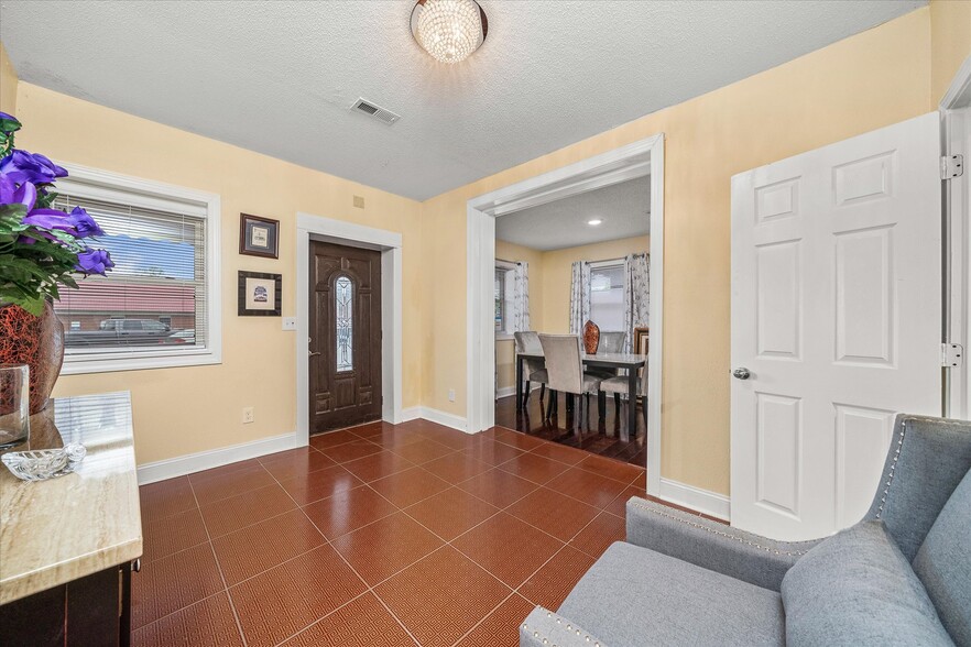 More Photos Of 11 W Rhea St, Sparta Office Residential For Sale