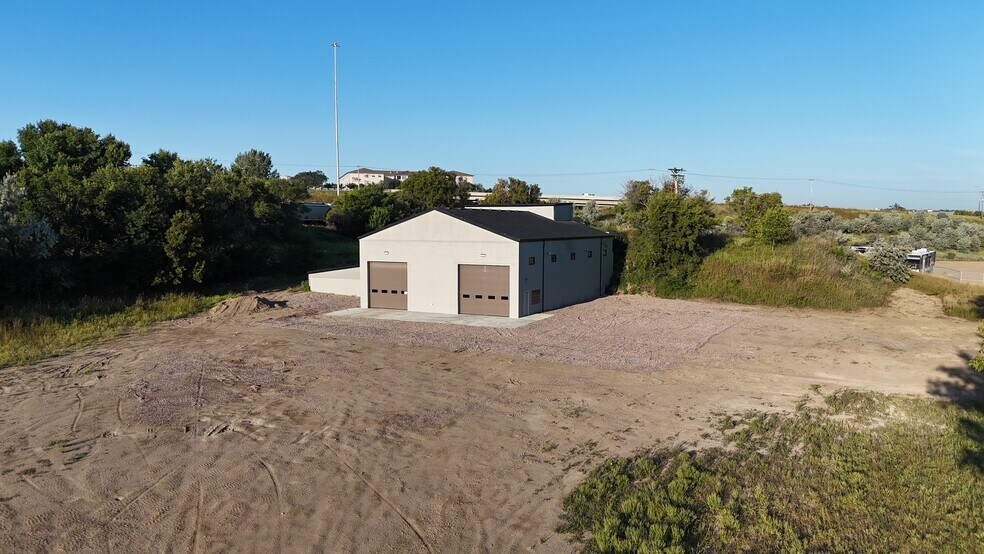 Primary Photo Of 2625 14th Ave SW ave, Minot Warehouse For Sale