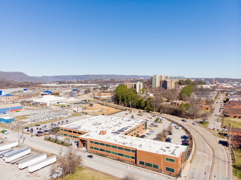 More Photos Of 1301 Riverfront Pkwy, Chattanooga Office For Lease