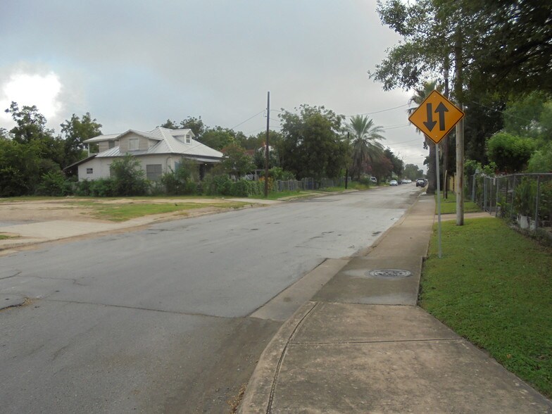 More Photos Of 1802 N Zarzamora St, San Antonio Land For Sale