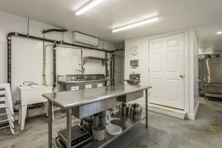 More Photos Of 162 Main St, Essex General Retail For Sale