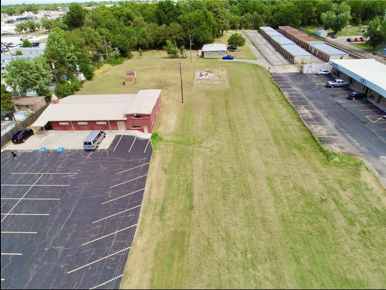 More Photos Of 1010 E Independence St, Shawnee Religious Facility For Lease