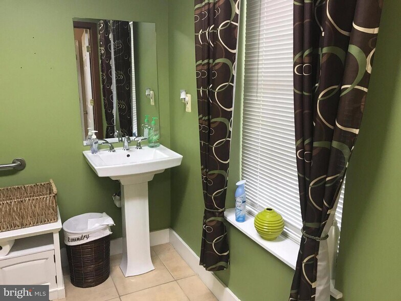 More Photos Of 13895 Hedgewood Dr, Woodbridge Medical For Sale