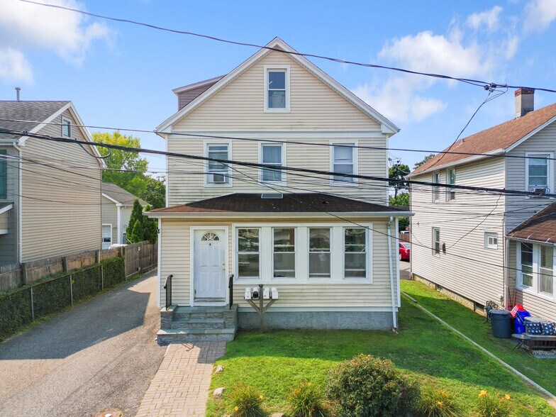 More Photos Of 8 Chadwick St, Glen Cove Apartments For Sale