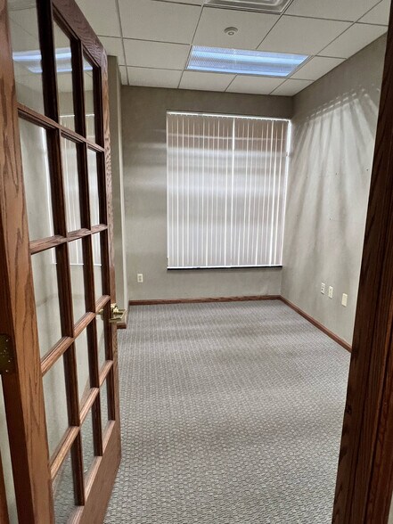 More Photos Of 27750 Middlebelt Rd, Farmington Hills Office For Lease