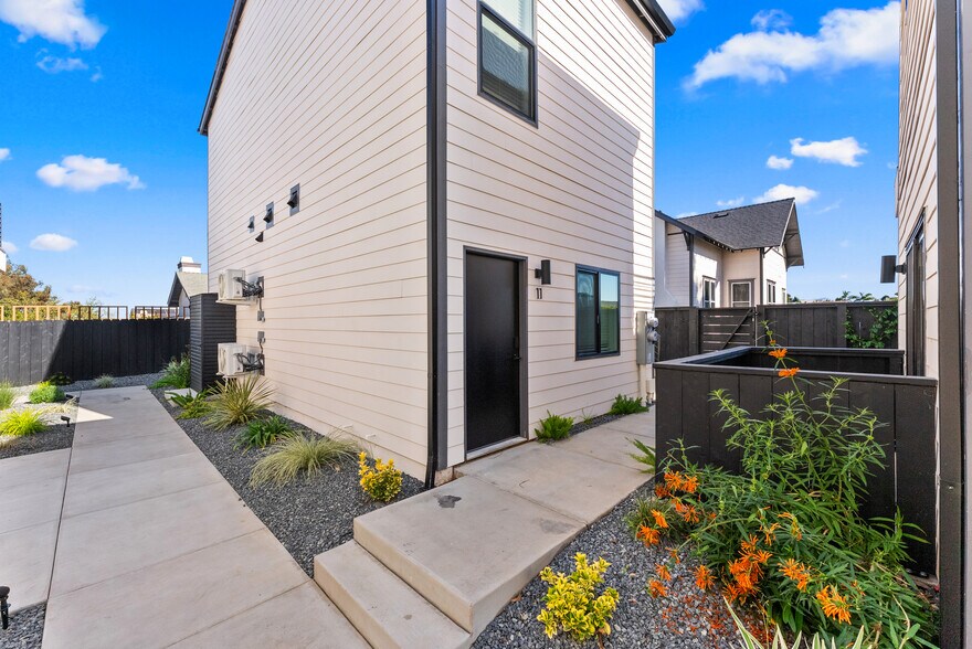 More Photos Of 832 Desty St, San Diego Apartments For Sale