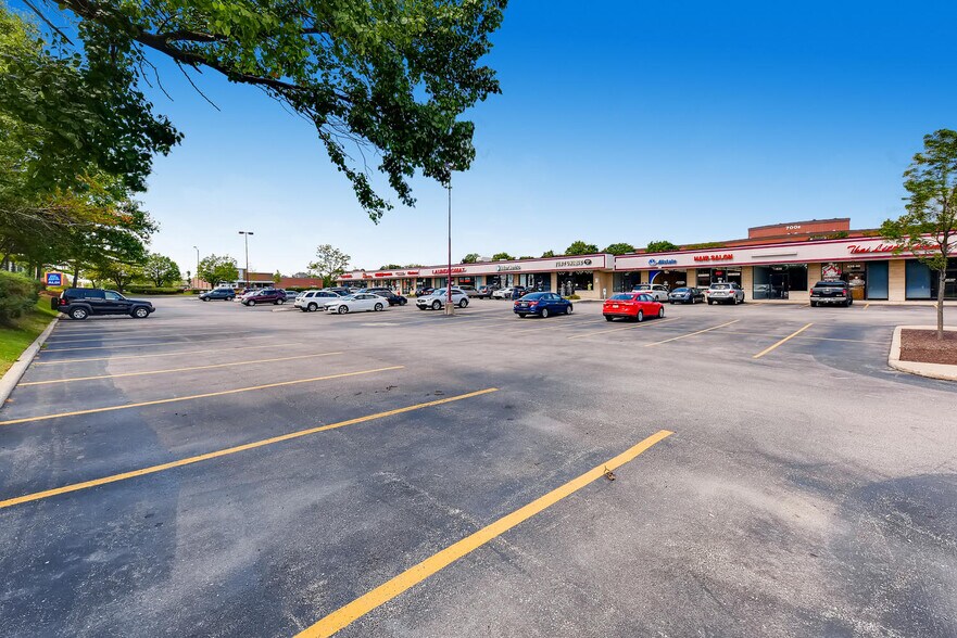 More Photos Of 606-660 E Golf Rd, Arlington Heights Unknown For Lease