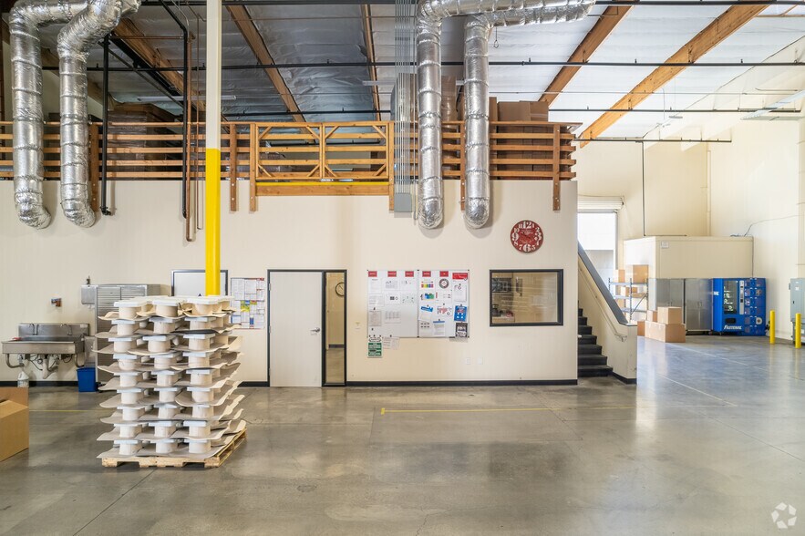 More Photos Of 4553-4557 Firestone Blvd, South Gate Warehouse For Lease