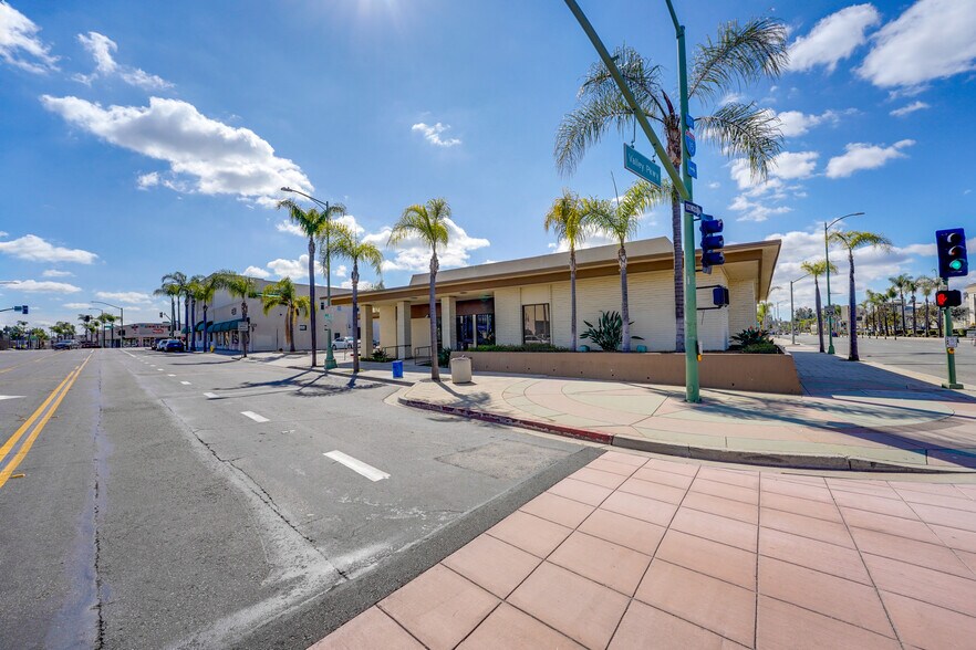 More Photos Of 125 N Broadway, Escondido Bank For Lease