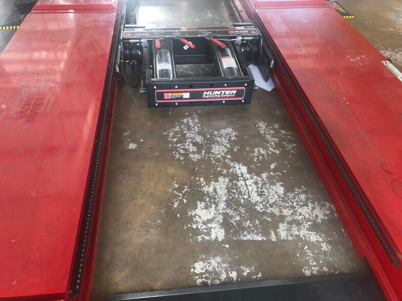 More Photos Of 12250 S Gessner Dr, Houston Auto Repair For Sale