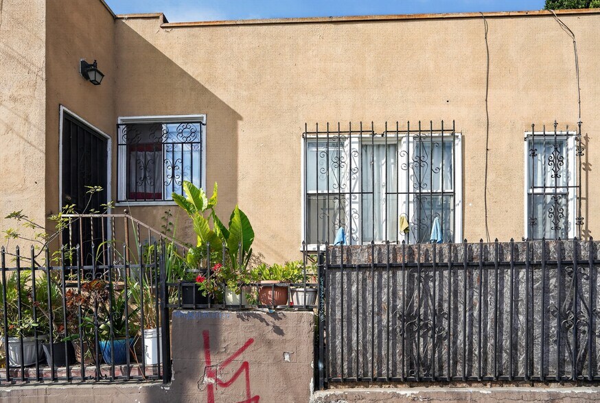 More Photos Of 620-628 N Fickett St, Los Angeles Apartments For Sale