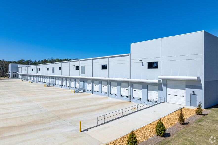 More Photos Of 3625 Buffington Center, College Park Distribution For Lease