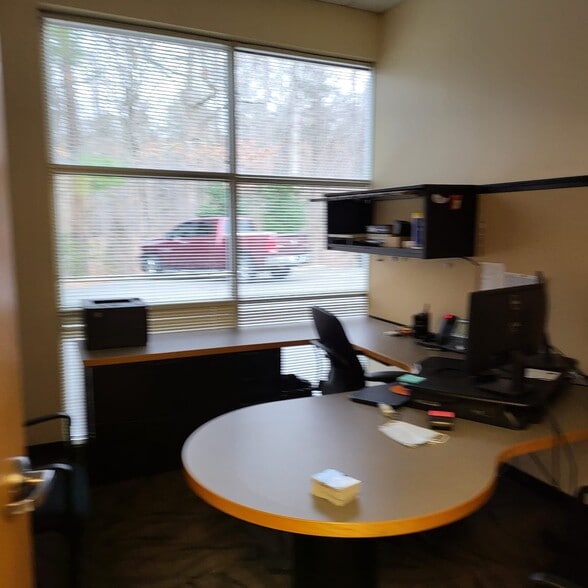 More Photos Of 3500 Gateway Centre Blvd, Morrisville Light Distribution For Lease